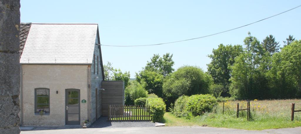 A l´Ombre Du Clocher Montbliart Exterior foto